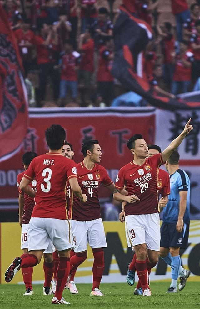 多伦多猛龙训练开放日，加时末段调整名单引欢呼，亚冠在即，年轻球员得到机会(多伦多猛龙洛杉矶湖人)