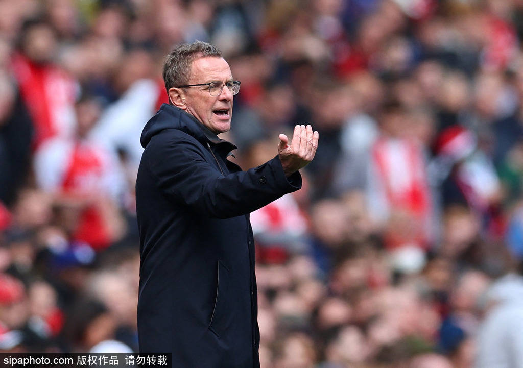 国际比赛日体能课后；里尔更衣室发声备战欧篮联；气氛紧张；心理建设被强调的简单介绍