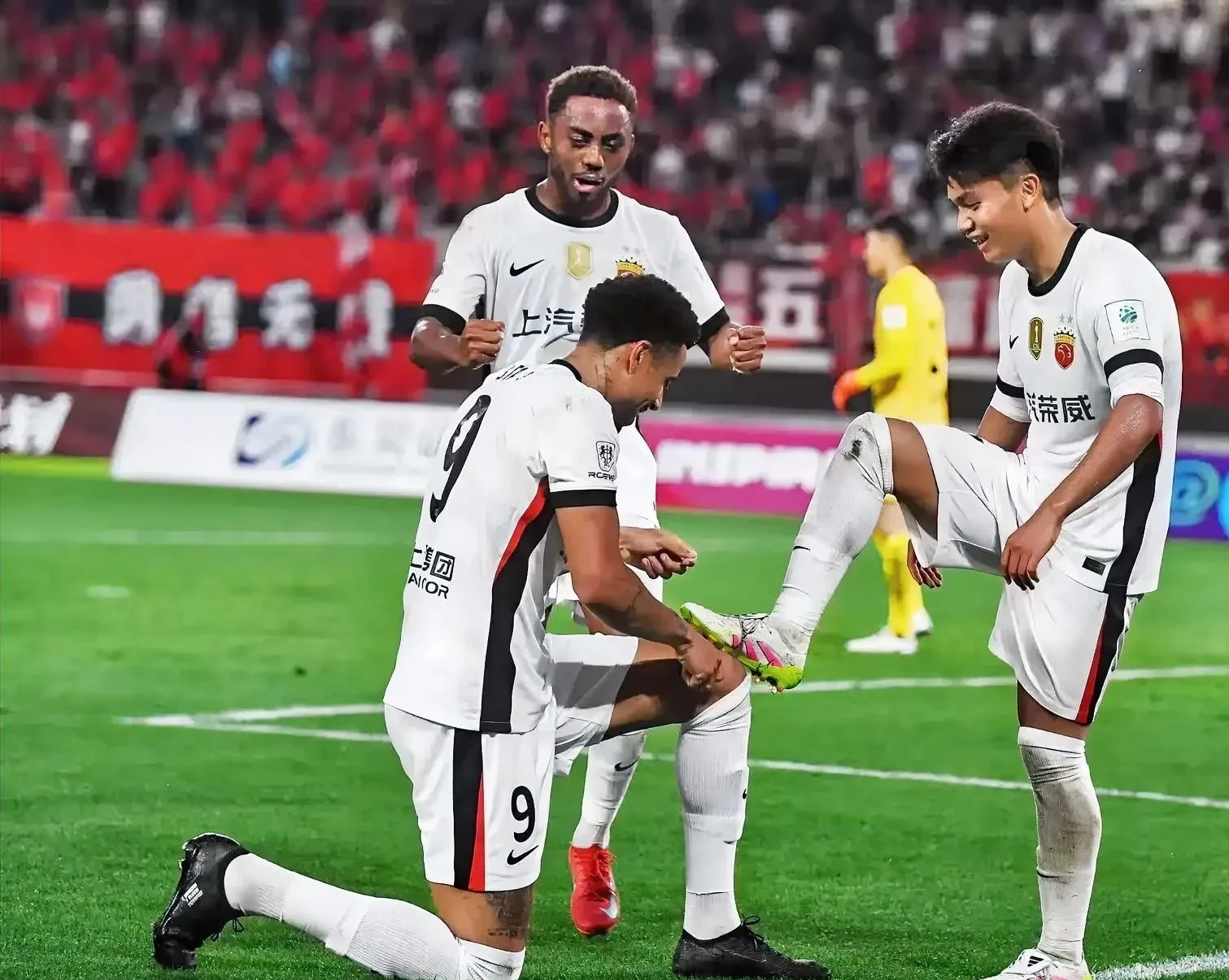 转会期突围战来临，上海海港围绕西甲门线救险，态度坚定，球探报告显示潜力(海外统一战线的主要内容是)-九游娱乐