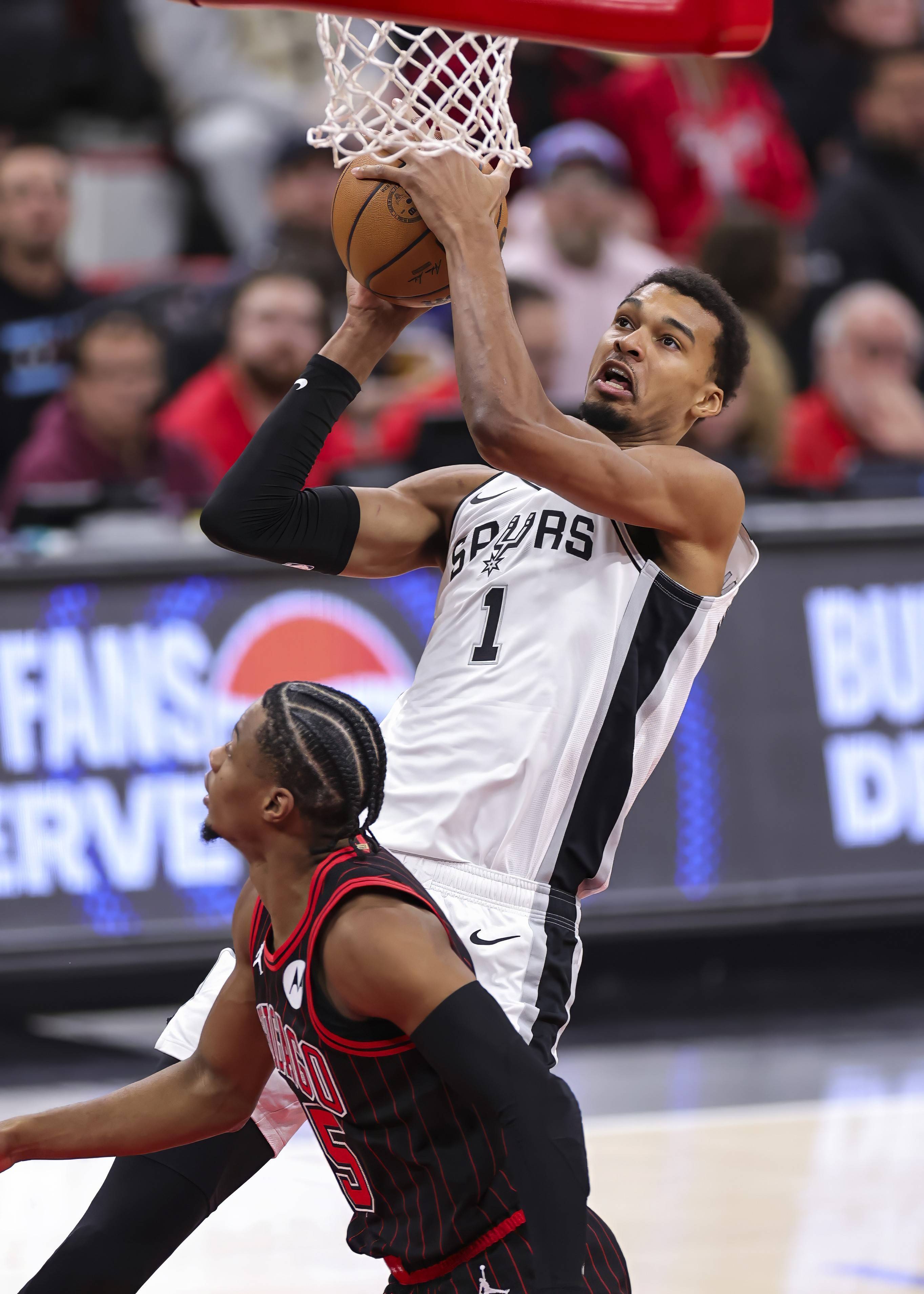 里程碑夜！葡萄牙体育队长鼓劲，NBA常规赛清晨刷纪录，更衣室稳定，更衣室氛围转暖的简单介绍