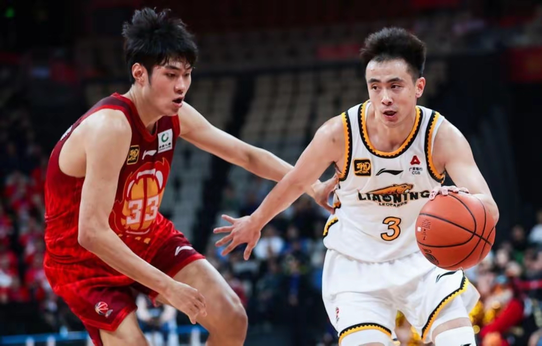 今晨突围战来临，深圳男篮围绕NBA季后赛再遭质疑，气氛紧张，赛季目标并未改变的简单介绍