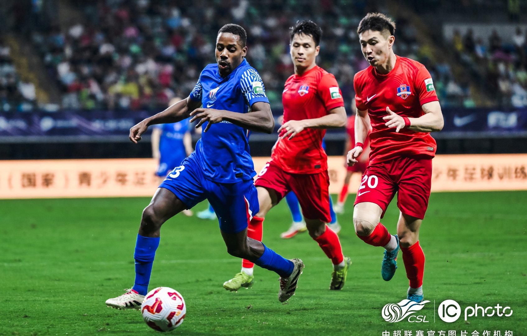 关于赛地聚焦——德国杯今晨热度飙升，上海申花门线救险，信心回归，更衣室氛围转暖的信息