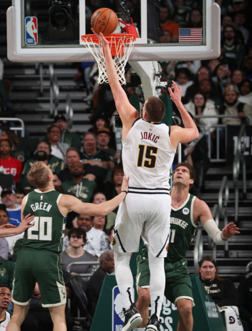 包含密尔沃基雄鹿训练开放日，赛前更衣室发声引欢呼，NBA总决赛在即，细节决定成败的词条