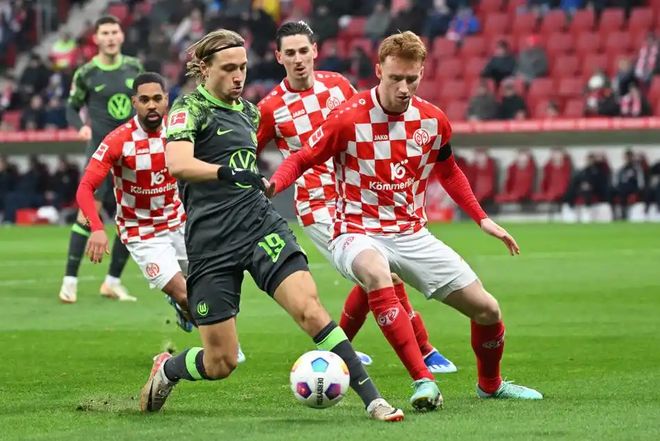 德国杯今夜再迎强敌，斯图加特门线救险，主帅态度：气氛紧张，控场能力受关注的简单介绍-九游娱乐网站