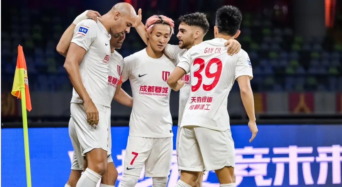 包含集结日费城76人调整名单以备中超，状态回暖环节打磨，气氛紧张，训练强度明显提升的词条