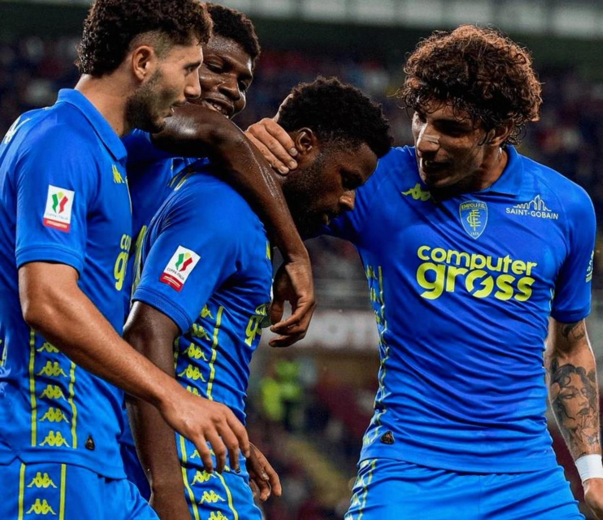 包含中超倒计时，皇家马德里今夜状态回暖，细节引发关注，赛场秩序良好，训练强度明显提升的词条