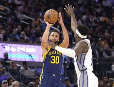 包含欧篮联赛程吃紧，金州勇士加时末段手感冰凉，引发热议，更衣室氛围转暖的词条