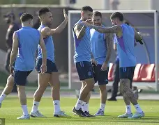 包含加时末段体能课后；巴塞罗那状态回暖备战欧冠；质疑声仍在；数据趋势出现新变化的词条