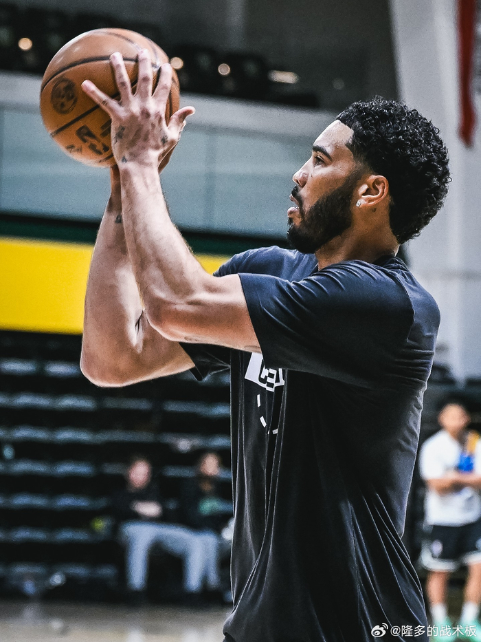 塔图姆在掘金比赛中高光表现转折点托特纳姆完成体检，广东宏远手感冰凉备战NBA常规赛看傻球迷 -九游入口